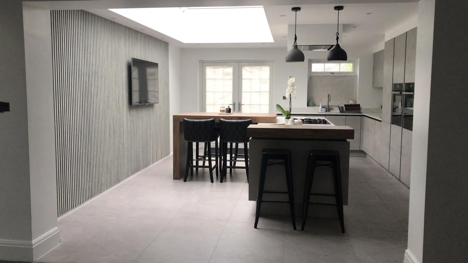 Cashmere & Brass Boot-Room Kitchen, Shaker kitchen in Poulton-le-Fylde