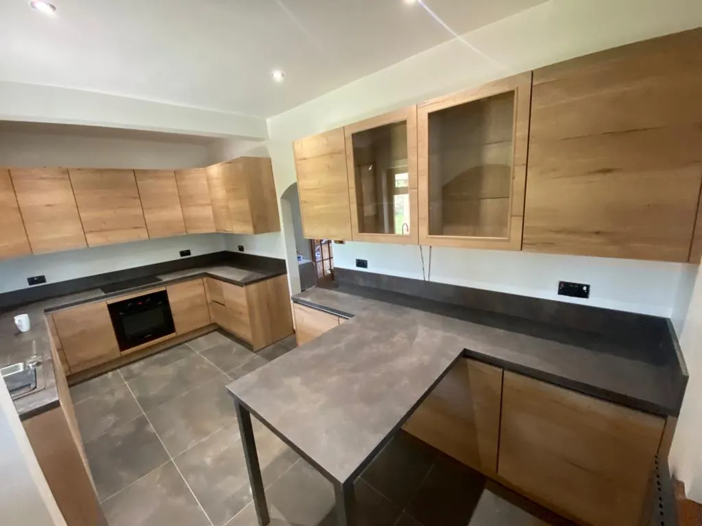Anthracite & Wood U-Shape, Bolton, photo 2