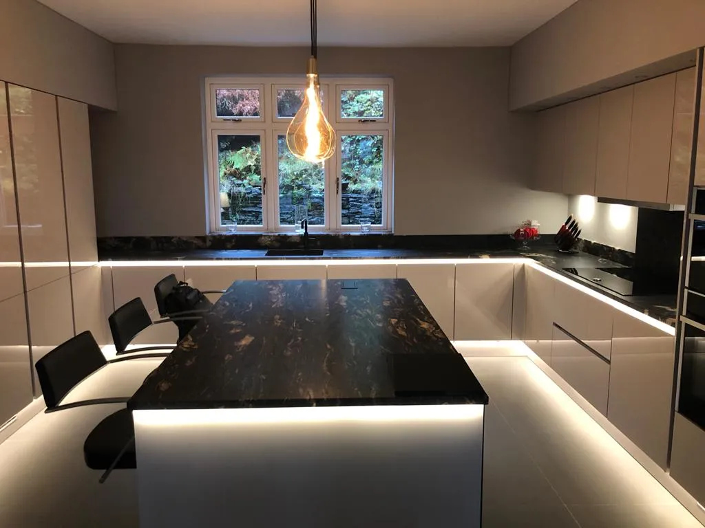 Black & Walnut Statement Island, Wigan, photo 6