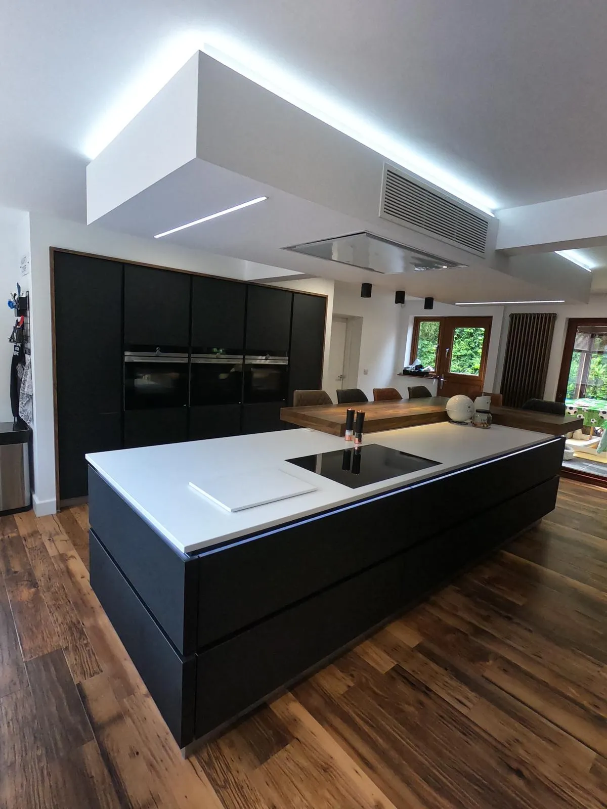 Light Grey Open-Plan Family Space, Burnley, photo 3
