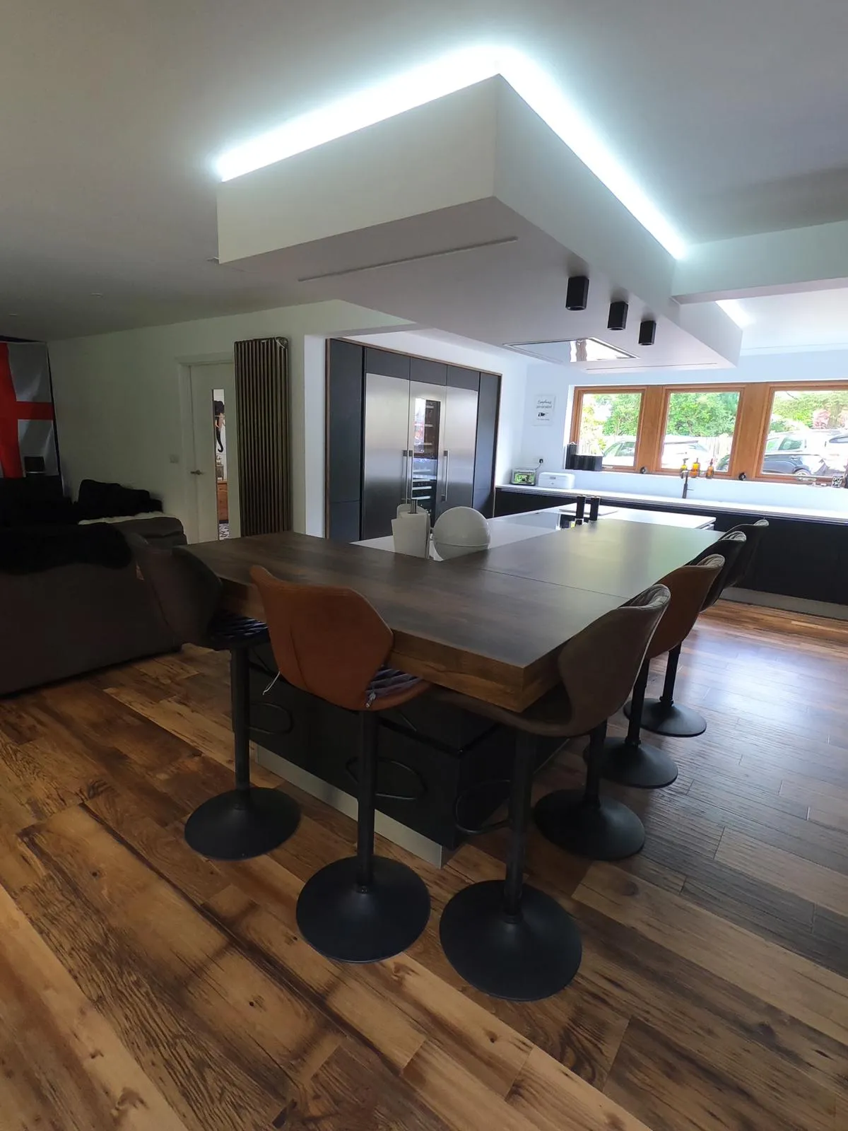 Light Grey Open-Plan Family Space, Burnley, photo 5